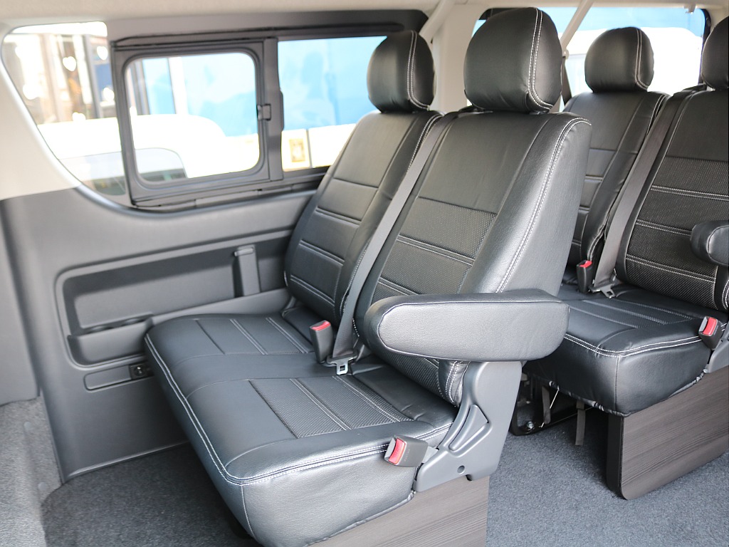 純正シート配列の座席♪スマートベットキットを装着済みですので快適にお乗りいただけます♪