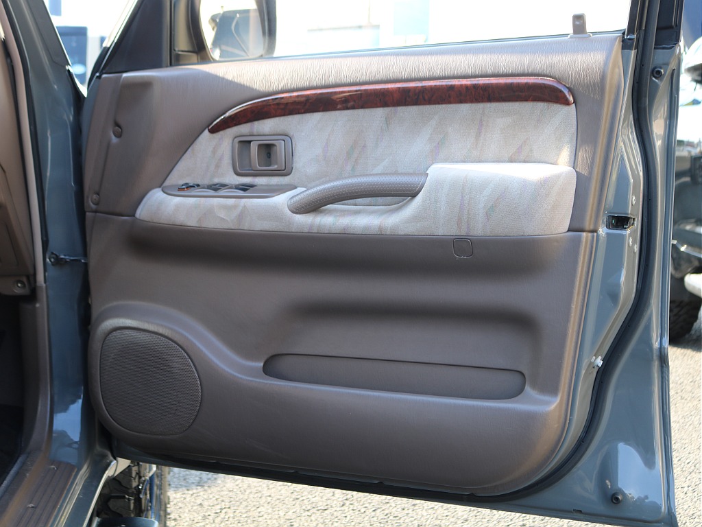 ＦＬＥＸグループは「すべての人に愛車を」をコンセプトに車種別に全国展開中！愛車と一緒に、ライフスタイルを充実させてもらいたいという思いで、ランクル仙台泉店では皆様のご要望になんでもお応えします♪