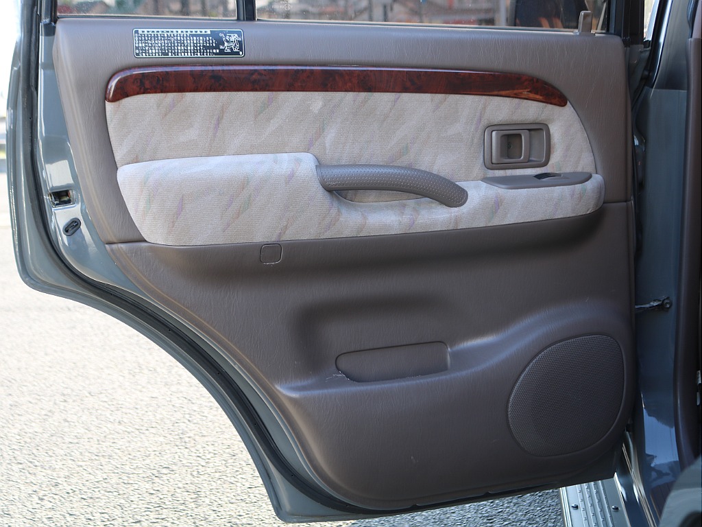 ＦＬＥＸグループは「すべての人に愛車を」をコンセプトに車種別に全国展開中！愛車と一緒に、ライフスタイルを充実させてもらいたいという思いで、ランクル仙台泉店では皆様のご要望になんでもお応えします♪