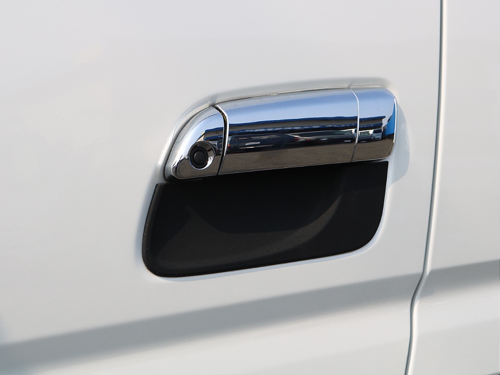 ＦＬＥＸグループは「すべての人に愛車を」をコンセプトに車種別に全国展開中！愛車と一緒に、ライフスタイルを充実させてもらいたいという思いで、ランクル仙台泉店では皆様のご要望になんでもお応えします♪