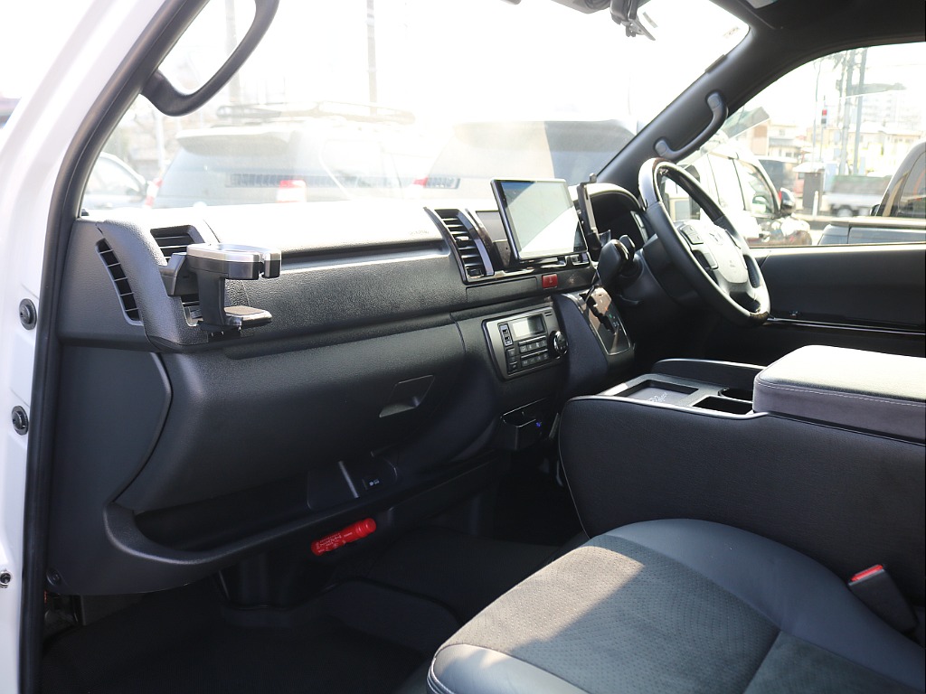 ＦＬＥＸグループは「すべての人に愛車を」をコンセプトに車種別に全国展開中！愛車と一緒に、ライフスタイルを充実させてもらいたいという思いで、ランクル仙台泉店では皆様のご要望になんでもお応えします♪