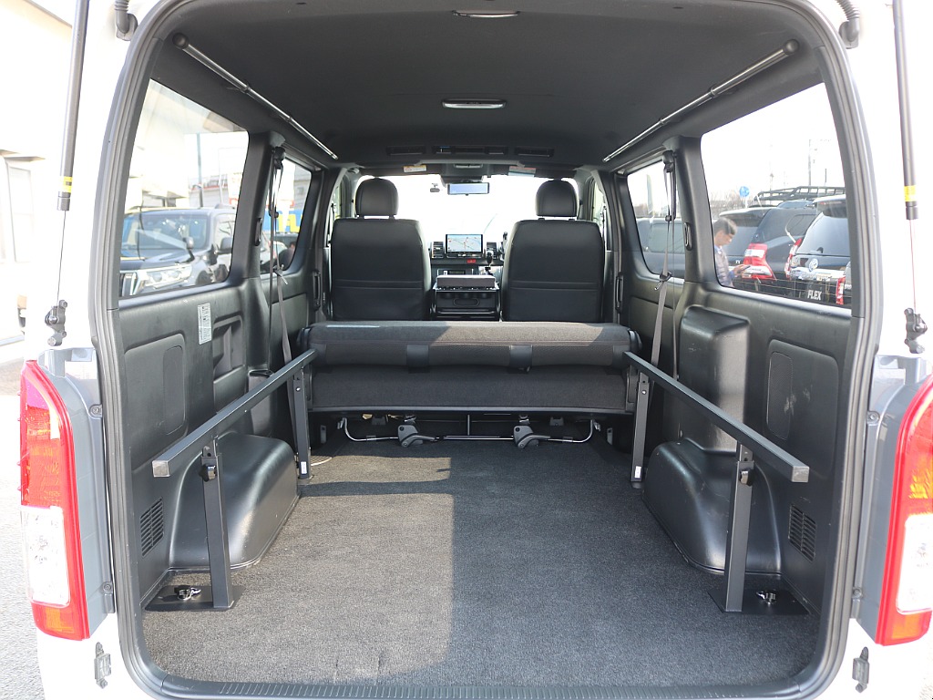 ＦＬＥＸグループは「すべての人に愛車を」をコンセプトに車種別に全国展開中！愛車と一緒に、ライフスタイルを充実させてもらいたいという思いで、ランクル仙台泉店では皆様のご要望になんでもお応えします♪