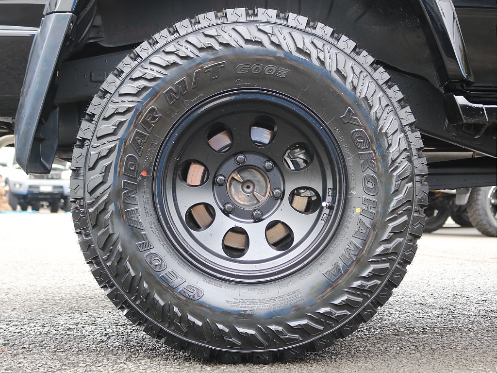 タイヤ＆ホイールはジムライン16インチAWにYOKOHAMAジオランダー285/75R16を装着しております！
