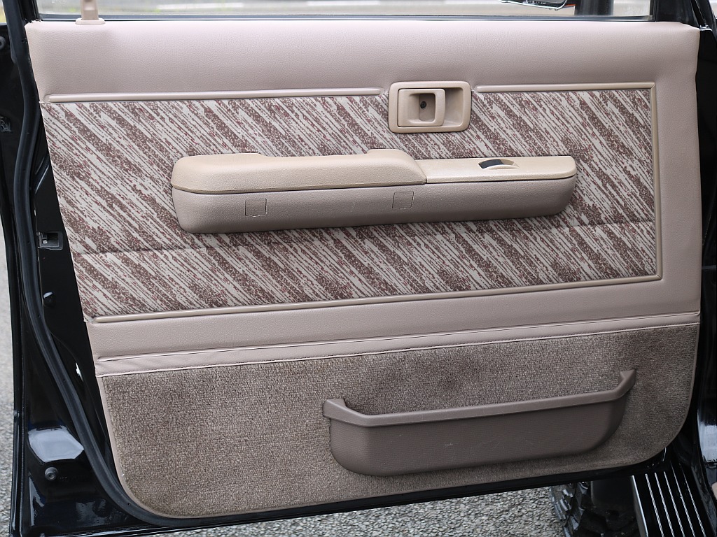 ＦＬＥＸグループは「すべての人に愛車を」をコンセプトに車種別に全国展開中！愛車と一緒に、ライフスタイルを充実させてもらいたいという思いで、ランクル仙台泉店では皆様のご要望になんでもお応えします♪