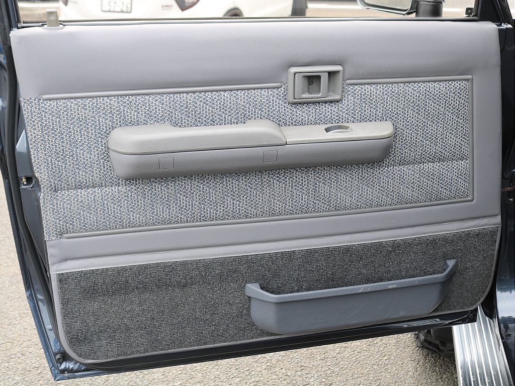 ＦＬＥＸグループは「すべての人に愛車を」をコンセプトに車種別に全国展開中！愛車と一緒に、ライフスタイルを充実させてもらいたいという思いで、ランクル仙台泉店では皆様のご要望になんでもお応えします♪