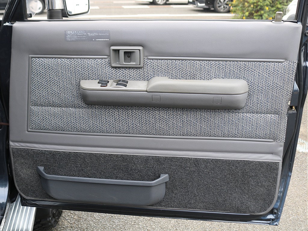ＦＬＥＸグループは「すべての人に愛車を」をコンセプトに車種別に全国展開中！愛車と一緒に、ライフスタイルを充実させてもらいたいという思いで、ランクル仙台泉店では皆様のご要望になんでもお応えします♪