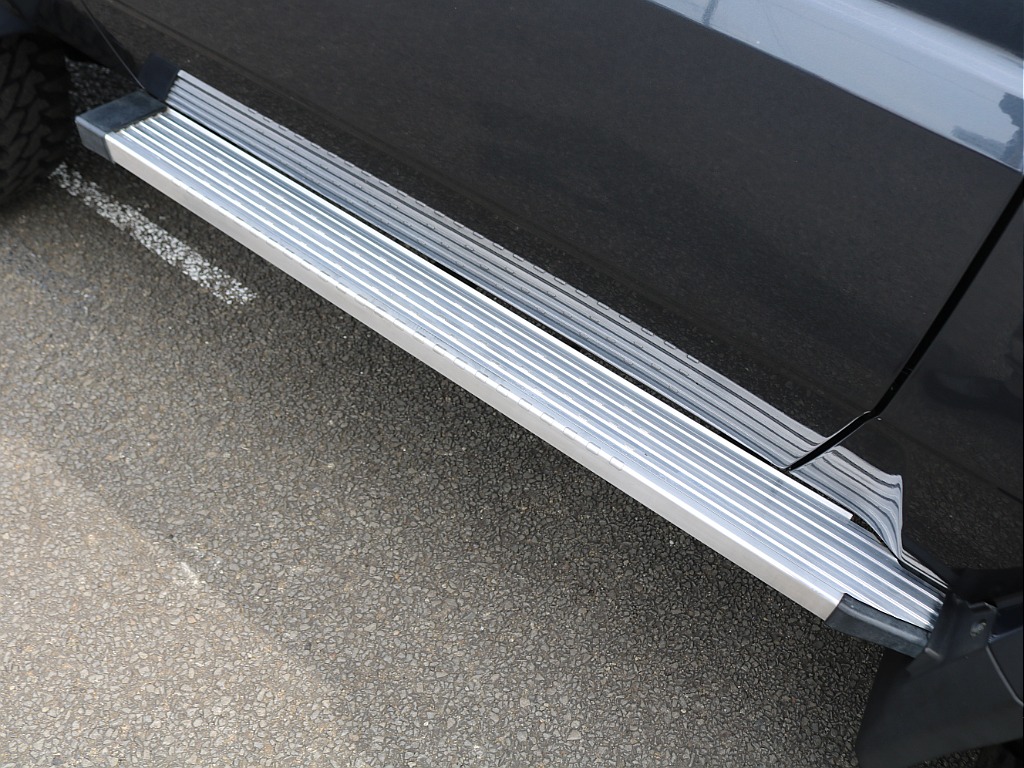 ＦＬＥＸグループは「すべての人に愛車を」をコンセプトに車種別に全国展開中！愛車と一緒に、ライフスタイルを充実させてもらいたいという思いで、ランクル仙台泉店では皆様のご要望になんでもお応えします♪