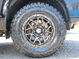 足元はロデオドライブ8M MONO17インチAWにYOKOHAMAジオランダータイヤを装着済み♪