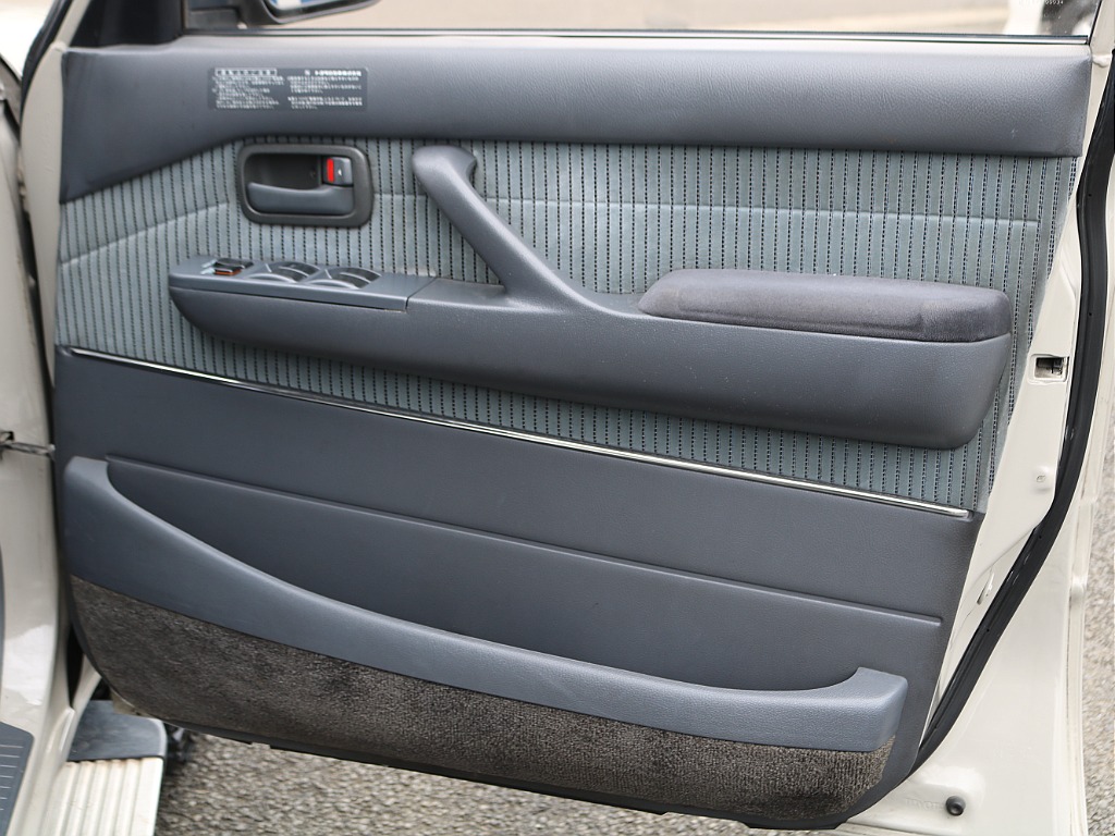 ＦＬＥＸグループは「すべての人に愛車を」をコンセプトに車種別に全国展開中！愛車と一緒に、ライフスタイルを充実させてもらいたいという思いで、ランクル仙台泉店では皆様のご要望になんでもお応えします♪