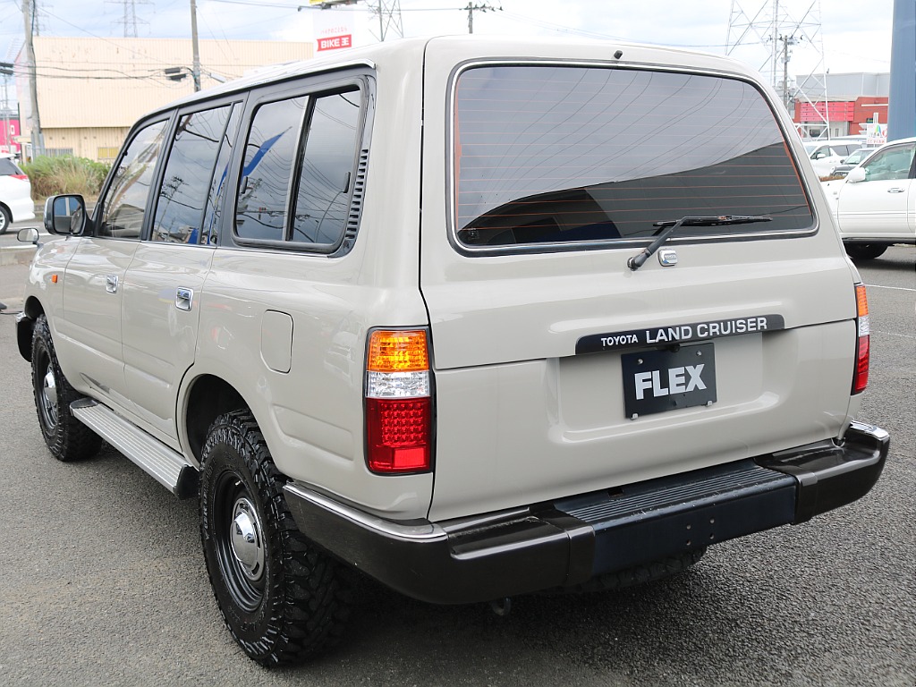 ＦＬＥＸグループは「すべての人に愛車を」をコンセプトに車種別に全国展開中！愛車と一緒に、ライフスタイルを充実させてもらいたいという思いで、ランクル仙台泉店では皆様のご要望になんでもお応えします♪