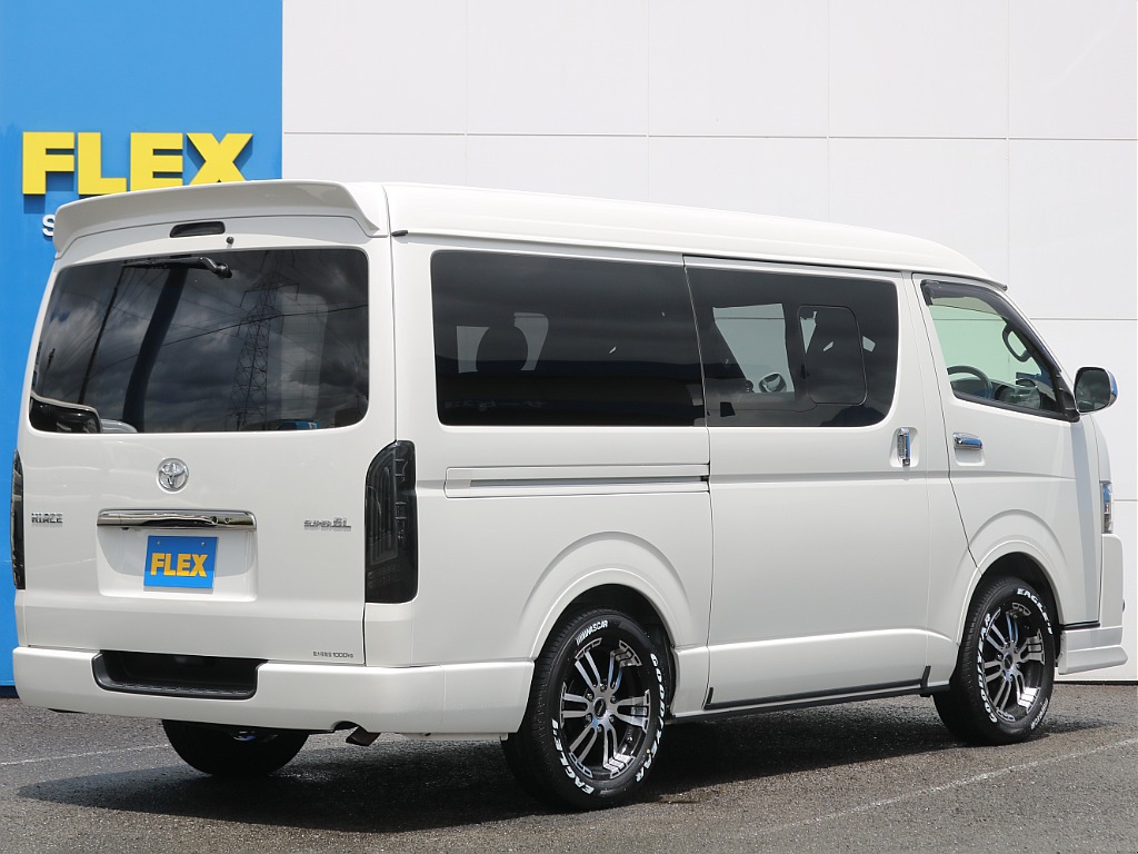 ランドクルーザーやハイエースなどを常時40台以上展示！お客様のニーズにあった最適なお車をご提案させていただきます。ご来店の際はお気軽にお問合わせください！