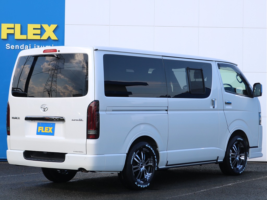 ランドクルーザーやハイエースなどを常時40台以上展示！お客様のニーズにあった最適なお車をご提案させていただきます。ご来店の際はお気軽にお問合わせください！