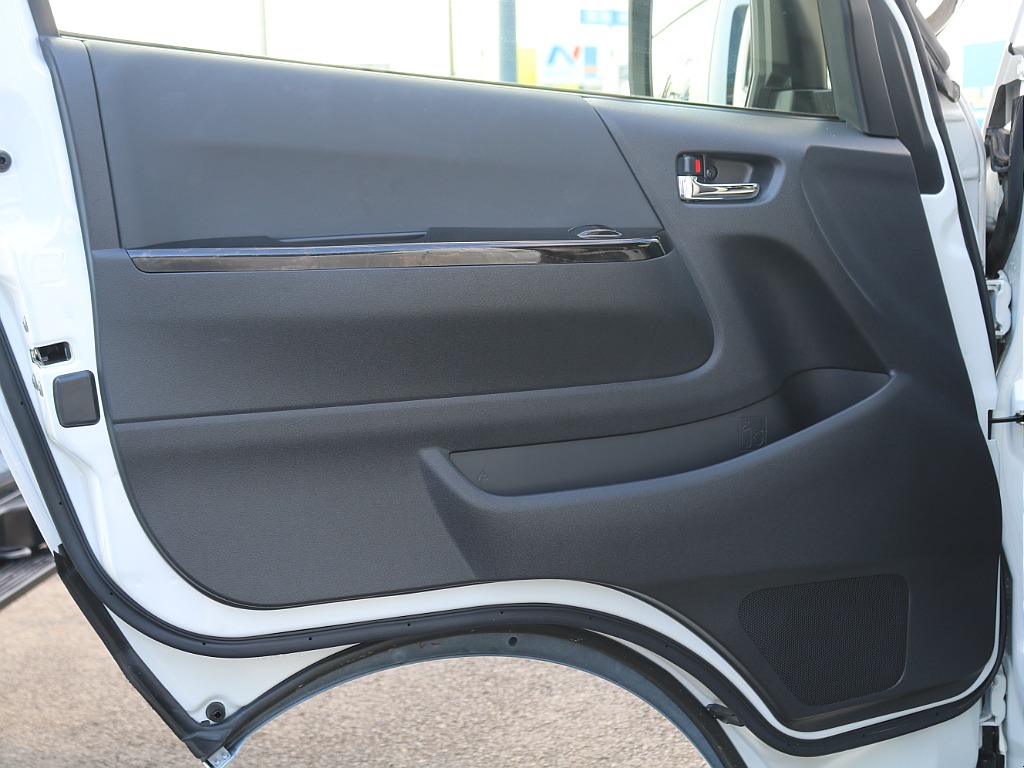 ＦＬＥＸグループは「すべての人に愛車を」をコンセプトに車種別に全国展開中！愛車と一緒に、ライフスタイルを充実させてもらいたいという思いで、ランクル仙台泉店では皆様のご要望になんでもお応えします♪