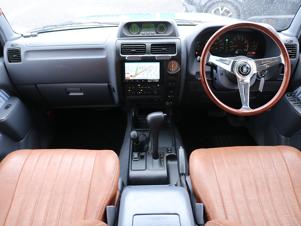 ＦＬＥＸグループは「すべての人に愛車を」をコンセプトに車種別に全国展開中！愛車と一緒に、ライフスタイルを充実させてもらいたいという思いで、ランクル仙台泉店では皆様のご要望になんでもお応えします♪