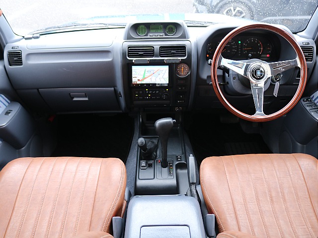ＦＬＥＸグループは「すべての人に愛車を」をコンセプトに車種別に全国展開中！愛車と一緒に、ライフスタイルを充実させてもらいたいという思いで、ランクル仙台泉店では皆様のご要望になんでもお応えします♪