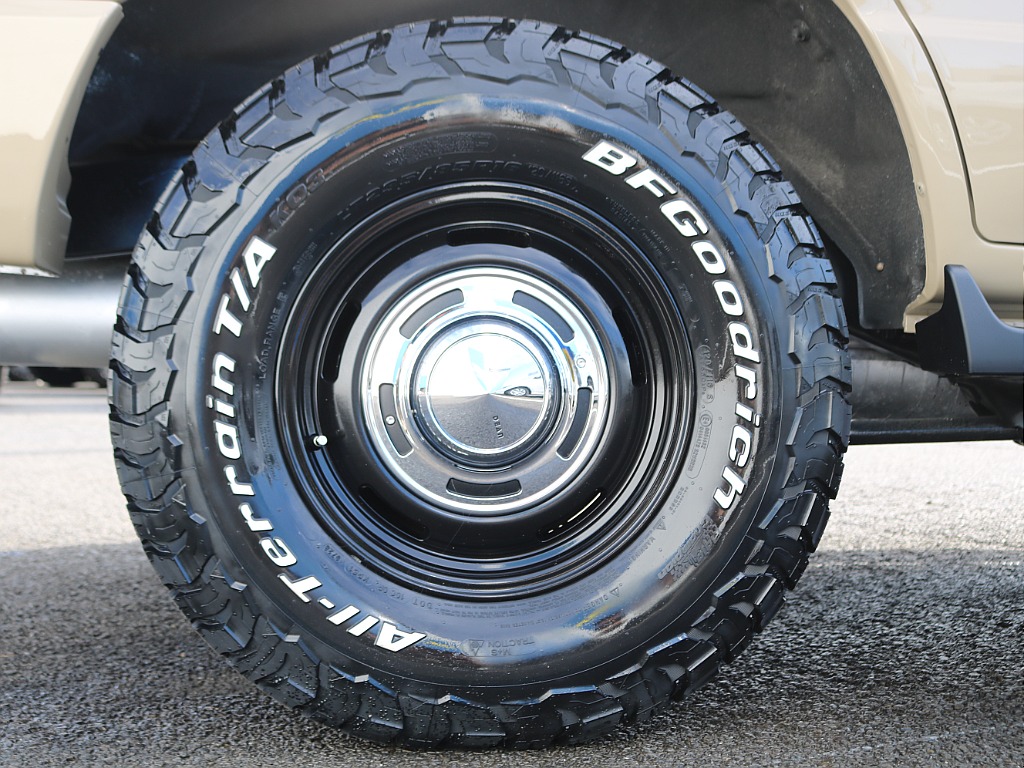 タイヤ＆ホイールはBFグッドリッチ235/85R16にDEANクロスカントリー16インチAWをインストール！