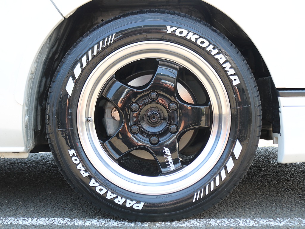 タイヤ＆ホイールは高額なWORK17インチAWにYOKOHAMAパラダ 215/60R17がインストールされています！