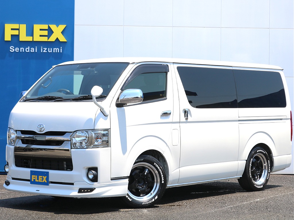 令和2年式ハイエースVディーゼル4WD！スポイラーやベッドキットなど、やり過ぎていないライトカスタムな一台！ローダウン施工もしており、スタイリッシュな見た目が所有感をくすぐる1台！