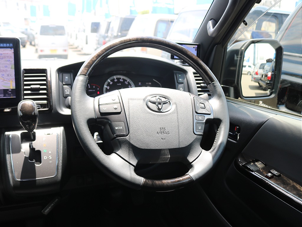 ＦＬＥＸグループは「すべての人に愛車を」をコンセプトに車種別に全国展開中！愛車と一緒に、ライフスタイルを充実させてもらいたいという思いで、ランクル仙台泉店では皆様のご要望になんでもお応えします♪
