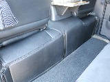エンジンルームからの熱や騒音が気になる方にオススメのエンジンフードカバーも装着済み♪
