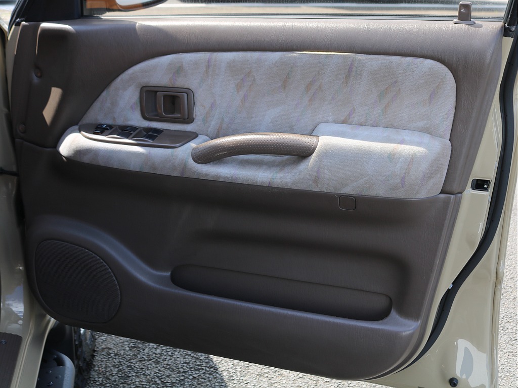 ＦＬＥＸグループは「すべての人に愛車を」をコンセプトに車種別に全国展開中！愛車と一緒に、ライフスタイルを充実させてもらいたいという思いで、ランクル仙台泉店では皆様のご要望になんでもお応えします♪