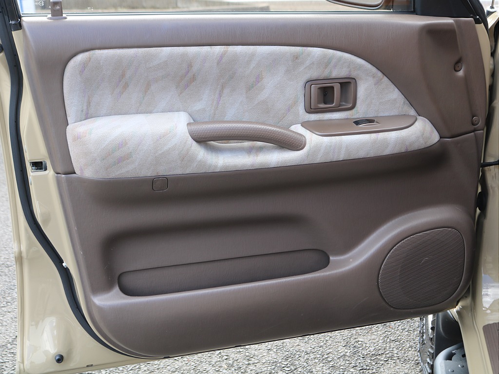 ＦＬＥＸグループは「すべての人に愛車を」をコンセプトに車種別に全国展開中！愛車と一緒に、ライフスタイルを充実させてもらいたいという思いで、ランクル仙台泉店では皆様のご要望になんでもお応えします♪