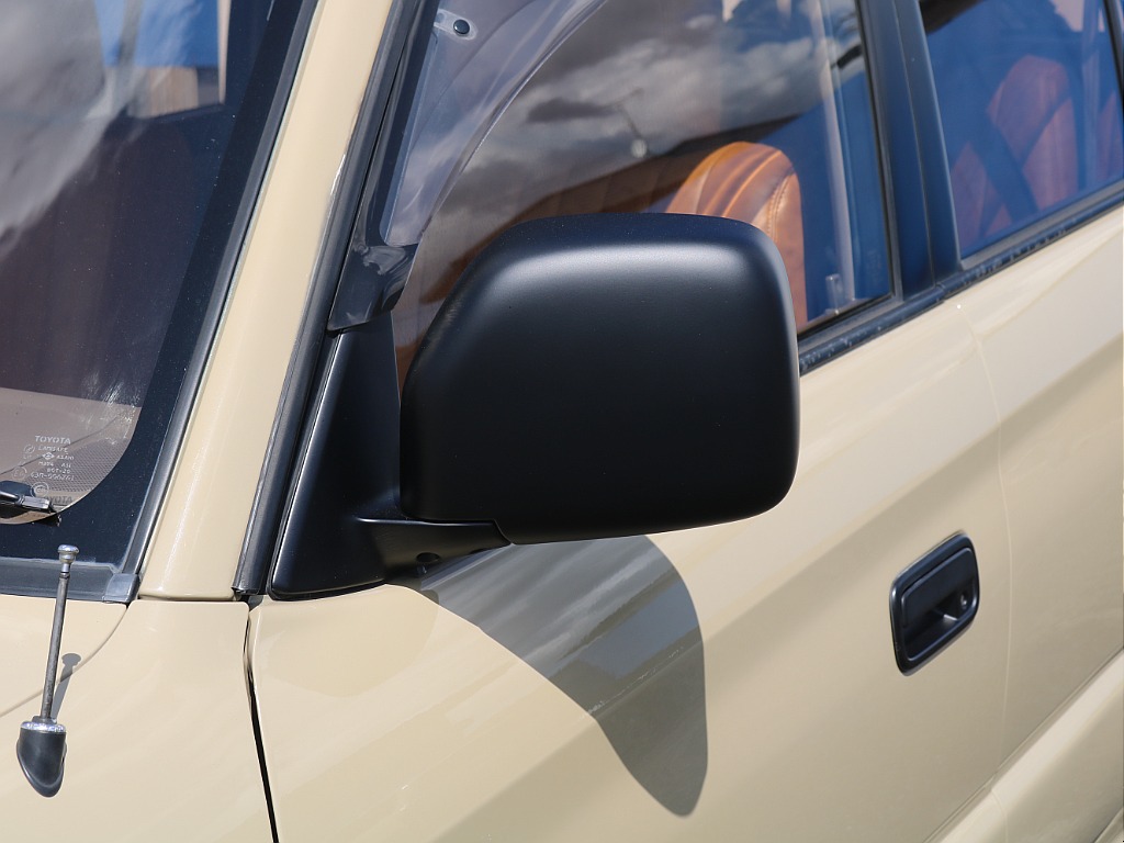 ＦＬＥＸグループは「すべての人に愛車を」をコンセプトに車種別に全国展開中！愛車と一緒に、ライフスタイルを充実させてもらいたいという思いで、ランクル仙台泉店では皆様のご要望になんでもお応えします♪
