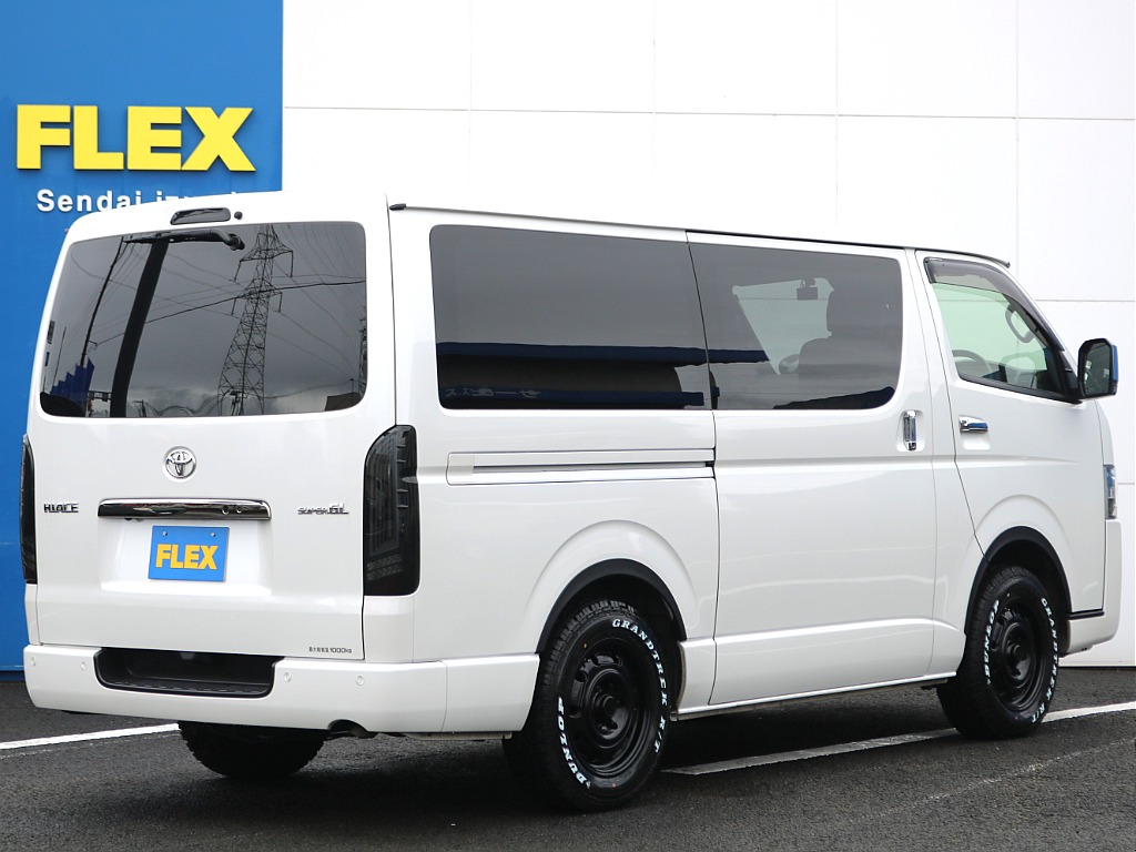 ランドクルーザーやハイエースなどを常時40台以上展示！お客様のニーズにあった最適なお車をご提案させていただきます。ご来店の際はお気軽にお問合わせください！