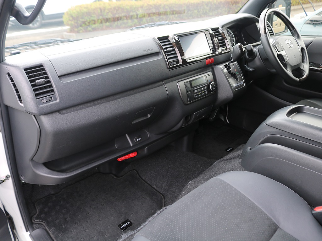 当店の在庫車は全て車輌検査専門会社である第三者機関（株）ＡＩＳ、日本自動車鑑定協会（ＪＡＡＡ）にて１台１台、必ず二重の車輌チェックを実施しております。修復歴有りの車の無断販売はいたしません。
