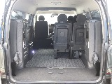 ラゲージルームは広々しています！ご家族でキャンプ、友人とスノーボードやゴルフ、一人旅で車中泊、と考えるだけでワクワクしますね♪良い思い出をたくさん作りましょう！