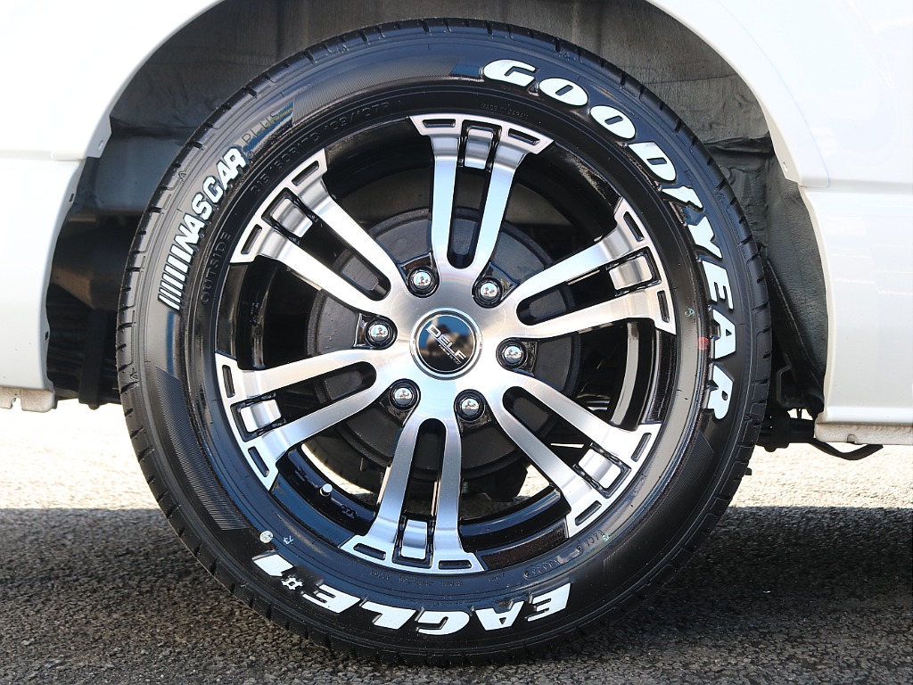 タイヤ＆ホイールはDelf02 17インチAWにナスカータイヤ215/60R17をインストール！