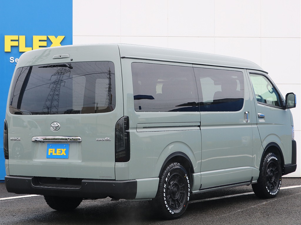 ランドクルーザーやハイエースなどを常時40台以上展示！お客様のニーズにあった最適なお車をご提案させていただきます。ご来店の際はお気軽にお問合わせください！