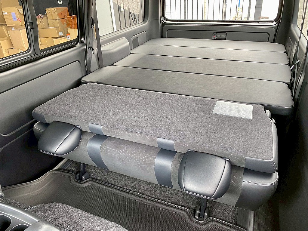 常時７０台以上のハイエース在庫数、フレックス株式会社ハイエース千葉北店！