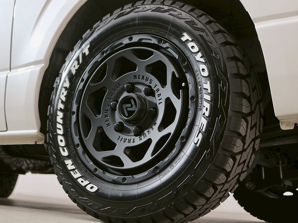 常時７０台以上のハイエース在庫数、フレックス株式会社ハイエース千葉北店！