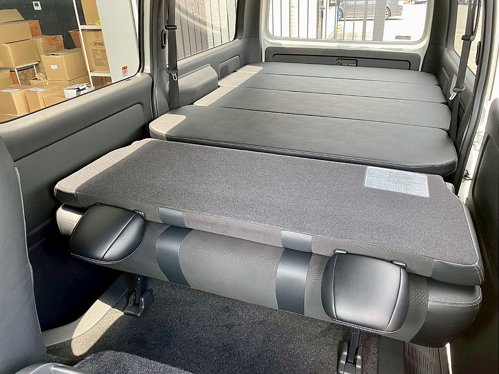 常時７０台以上のハイエース在庫数、フレックス株式会社ハイエース千葉北店！