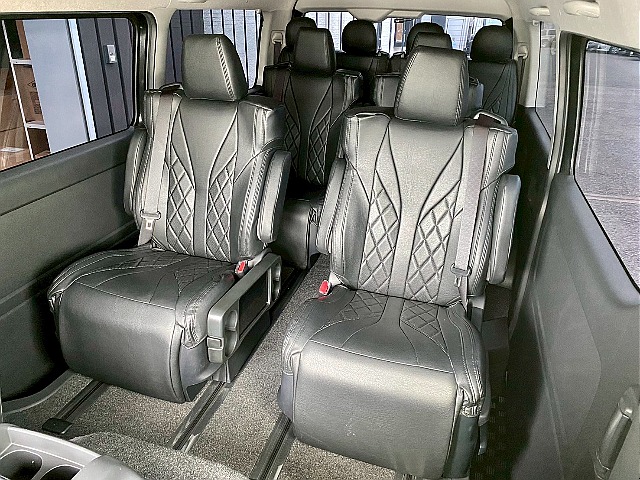 常時７０台以上のハイエース在庫数、フレックス株式会社ハイエース千葉北店！