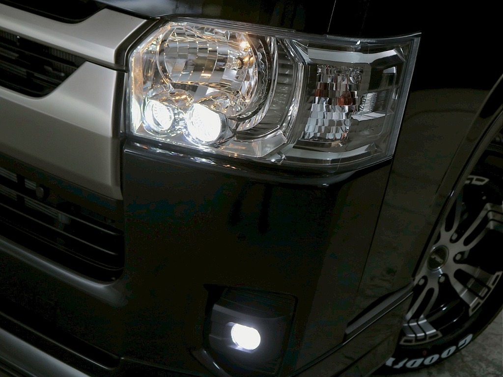 常時７０台以上のハイエース在庫数、フレックス株式会社ハイエース千葉北店！