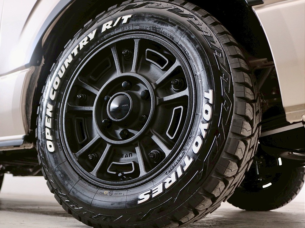 常時７０台以上のハイエース在庫数、フレックス株式会社ハイエース千葉北店！