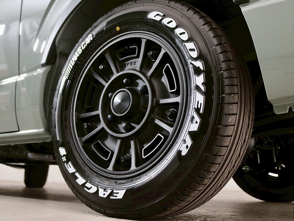 常時７０台以上のハイエース在庫数、フレックス株式会社ハイエース千葉北店！