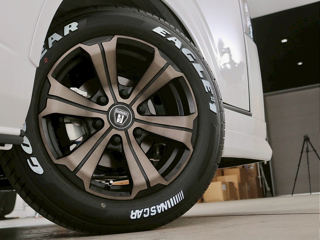 常時７０台以上のハイエース在庫数、フレックス株式会社ハイエース千葉北店！