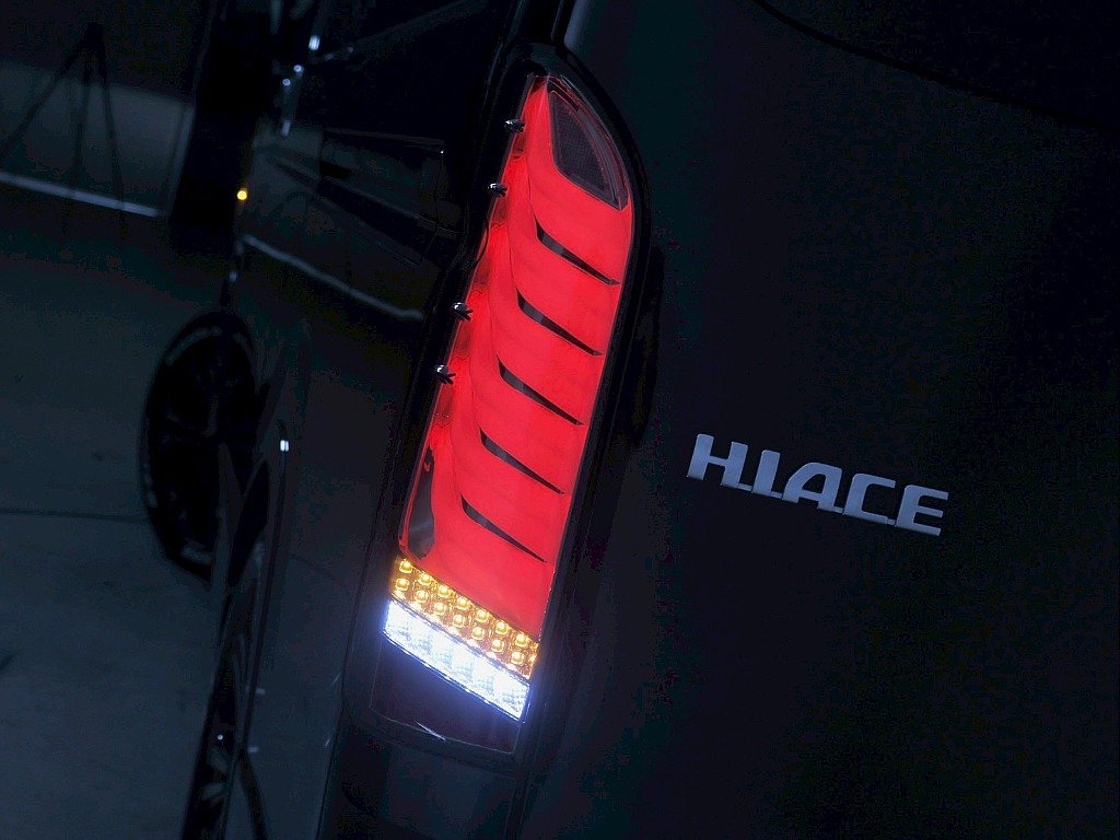 常時７０台以上のハイエース在庫数、フレックス株式会社ハイエース千葉北店！