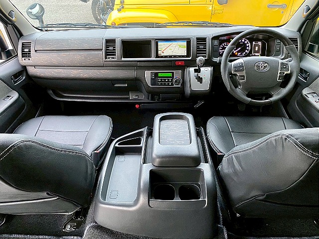常時７０台以上のハイエース在庫数、フレックス株式会社ハイエース千葉北店！