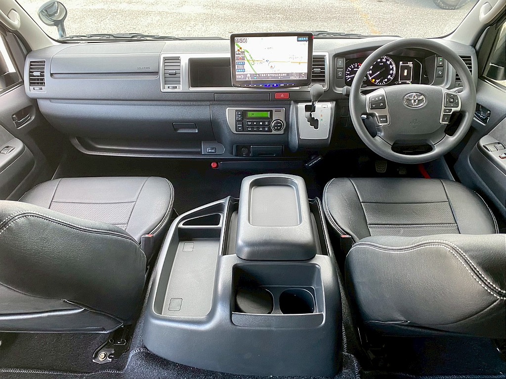 トヨタ ハイエース(2枚目)