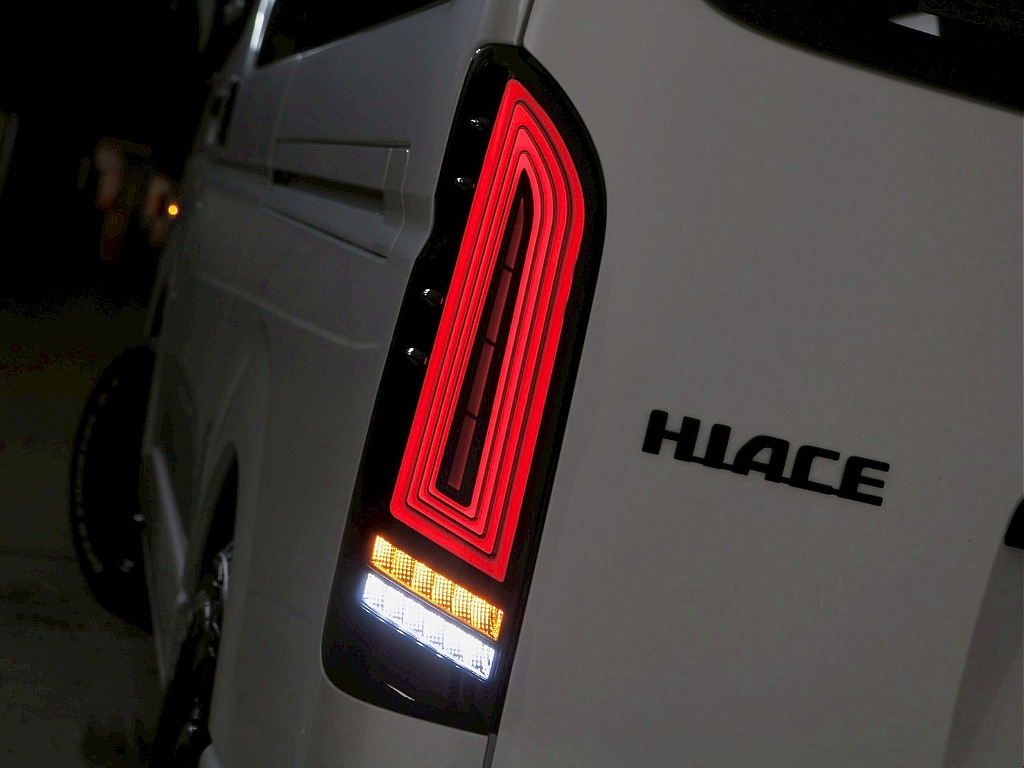 常時７０台以上のハイエース在庫数、フレックス株式会社ハイエース千葉北店！