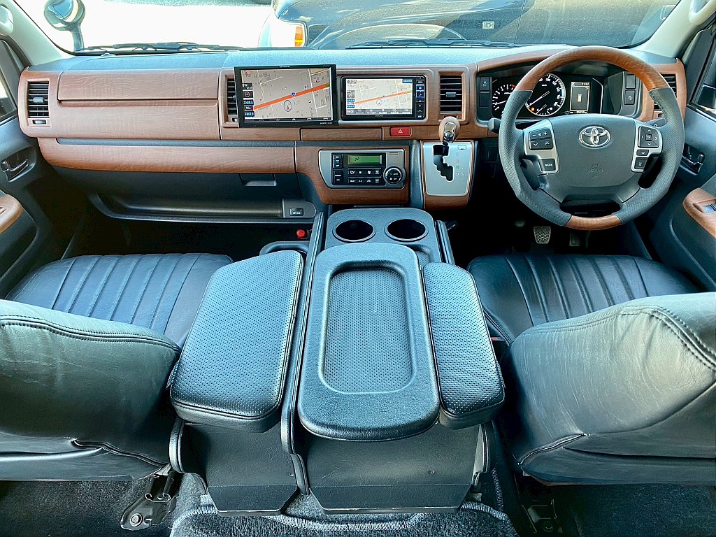 トヨタ ハイエース(2枚目)