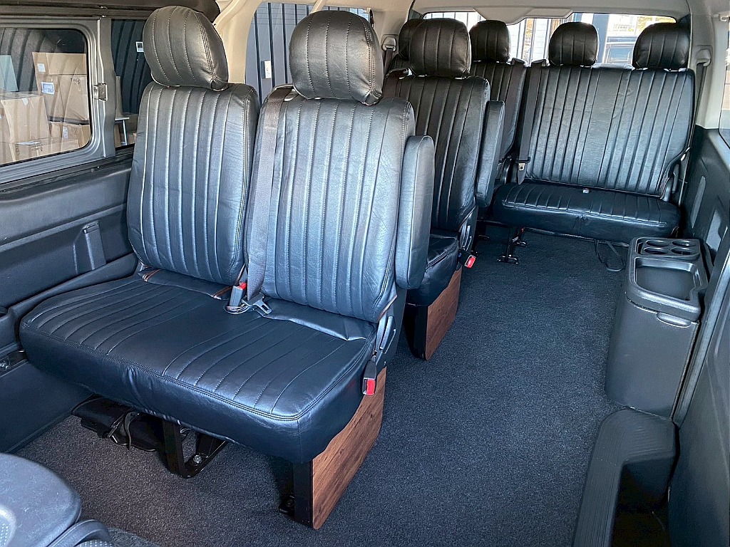 トヨタ ハイエース(3枚目)