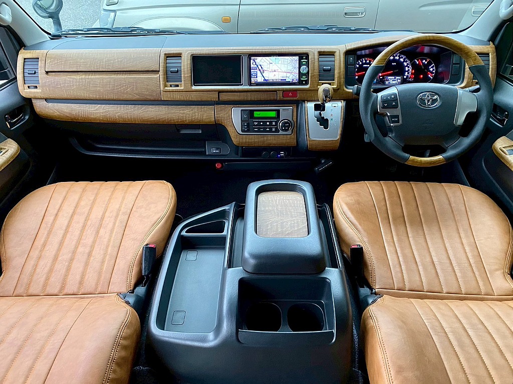 トヨタ ハイエース(2枚目)