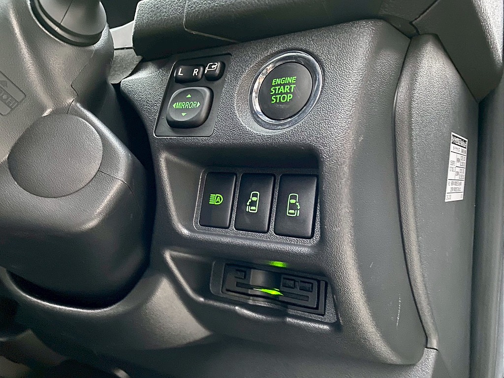 トヨタ ハイエースバン(13枚目)