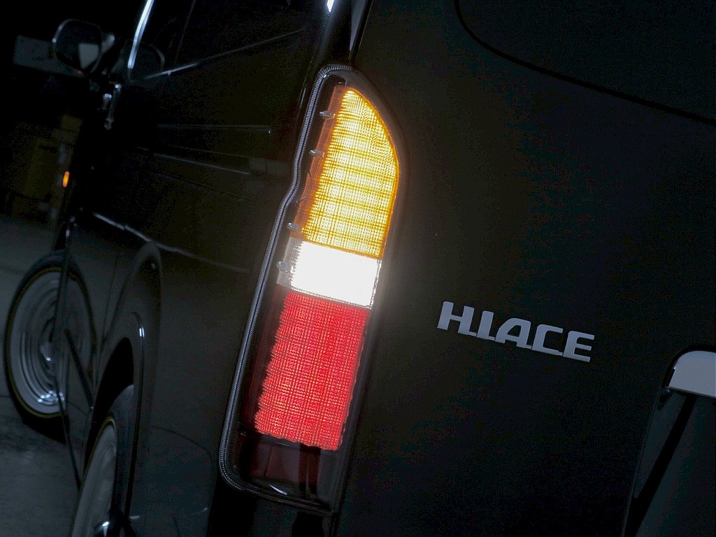 トヨタ ハイエースバン(13枚目)