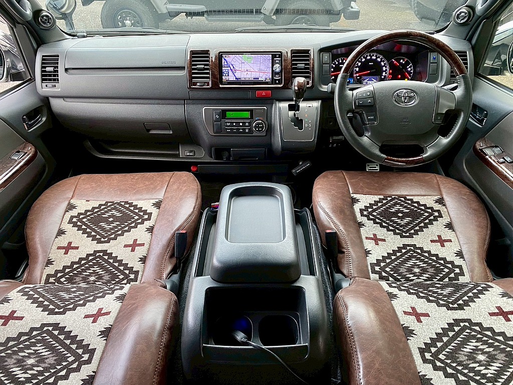 トヨタ ハイエースバン(3枚目)